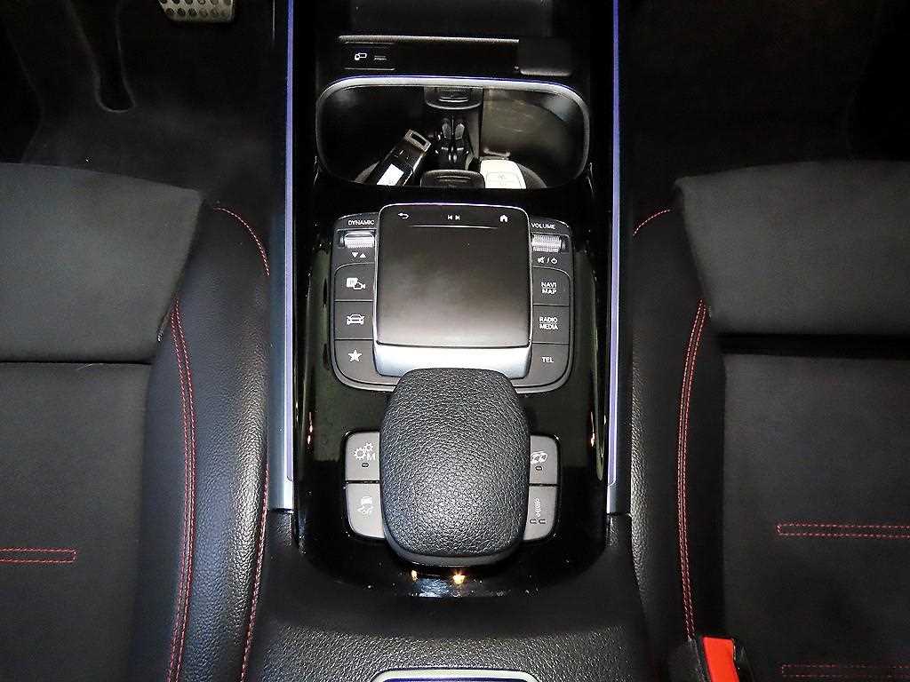 Mercedes Benz GLA Class - Vista 12