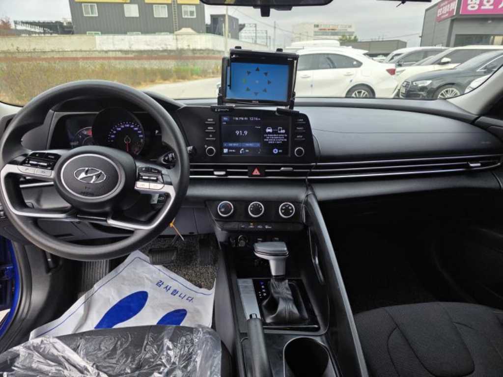 HYUNDAI Avante - Vista 8