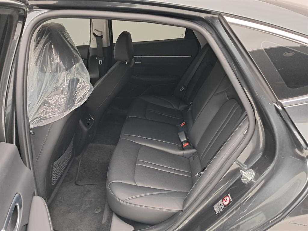 HYUNDAI Sonata - Vista 12