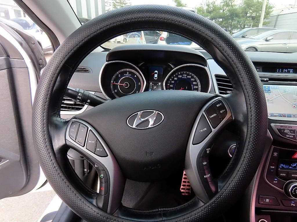 HYUNDAI Avante - Vista 8