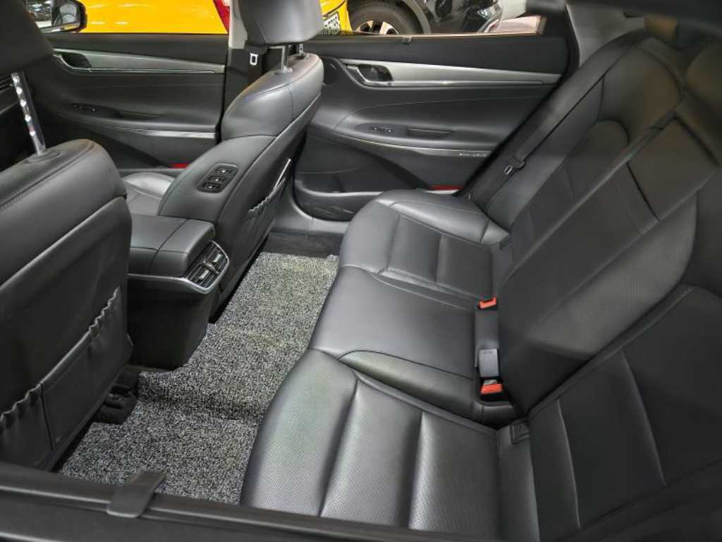 HYUNDAI Grandeur - Vista 4