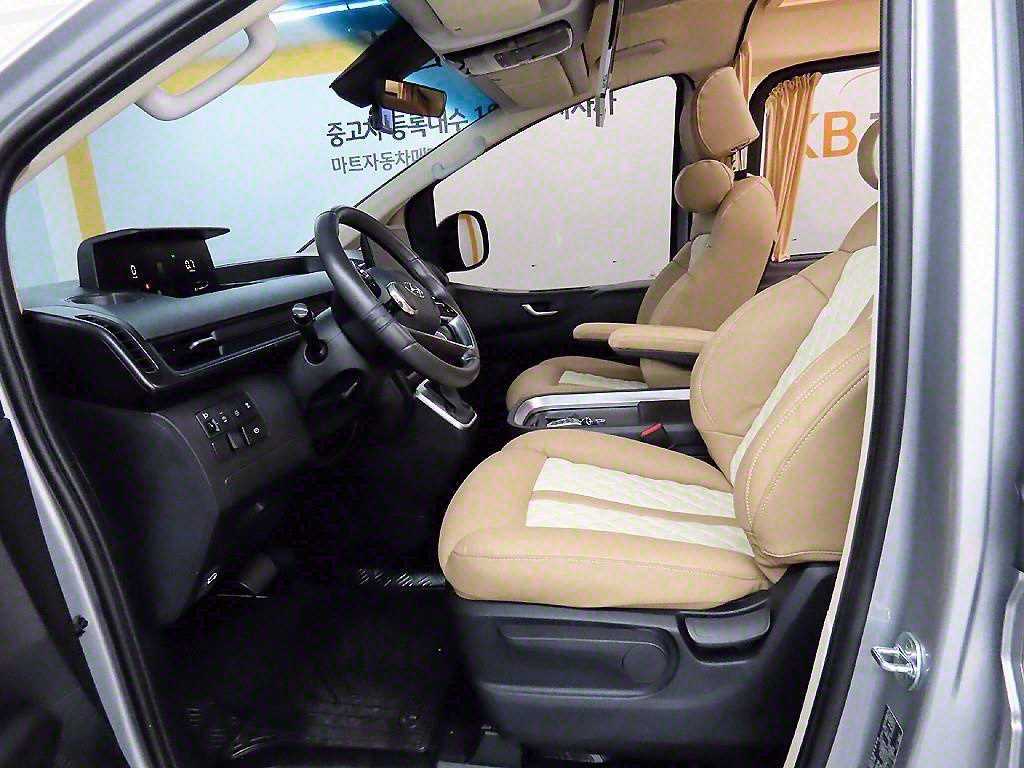 HYUNDAI Staria - Vista 5