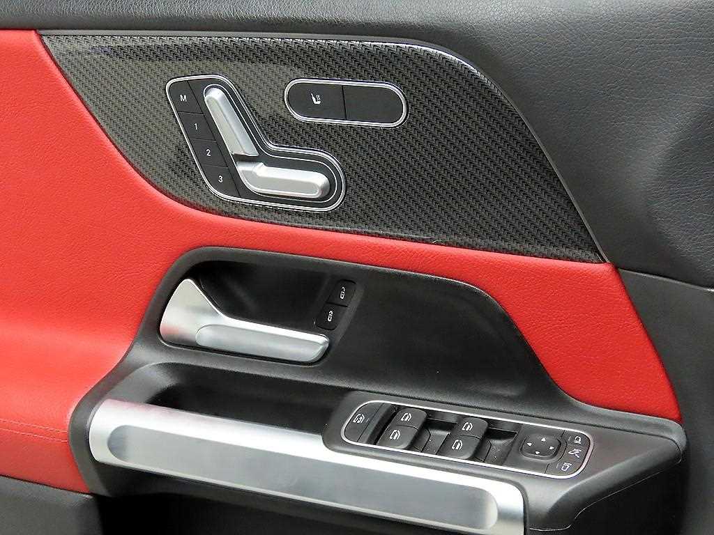 Mercedes Benz GLB Class - Vista 12