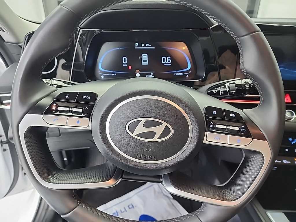 HYUNDAI Avante - Vista 9