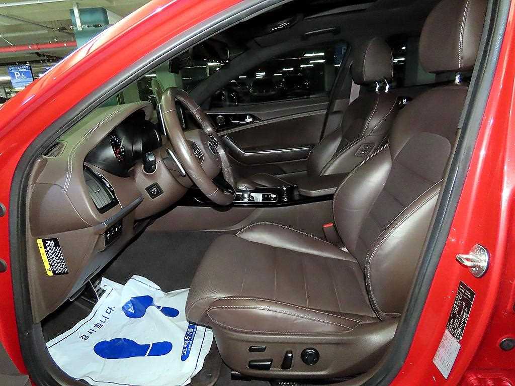 KIA Stinger - Vista 6