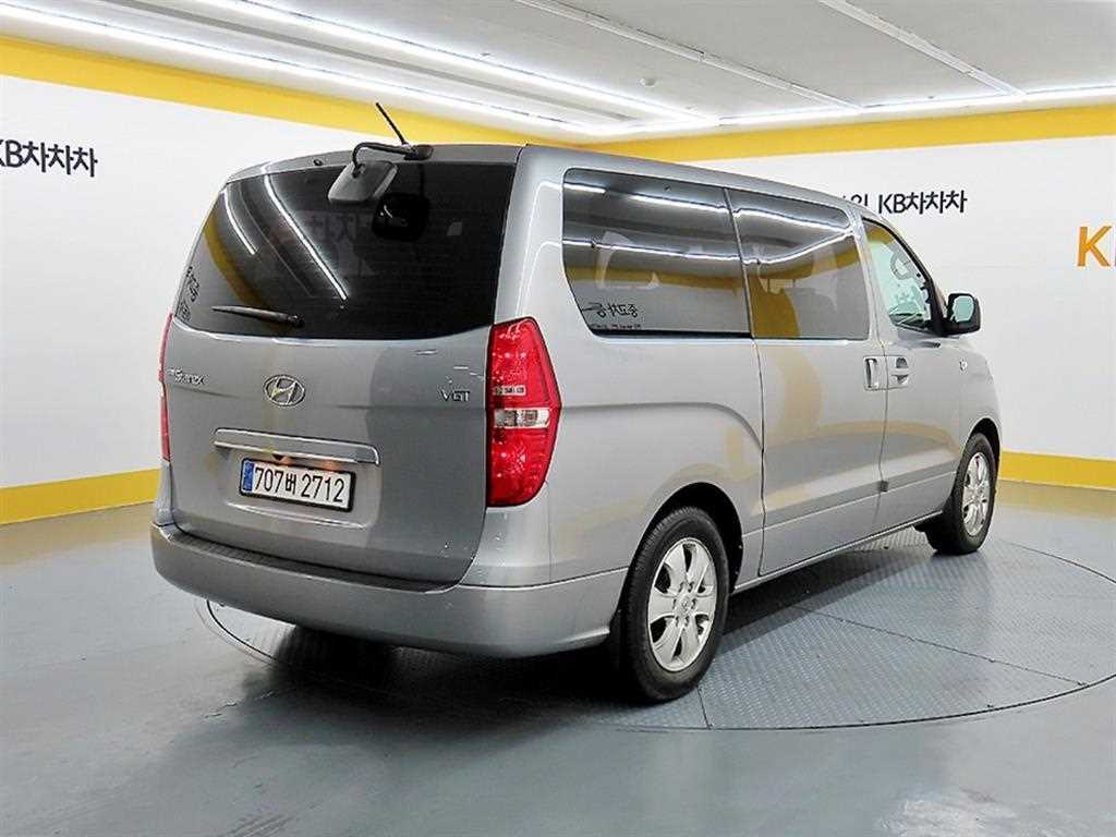 HYUNDAI Starex - Vista 4