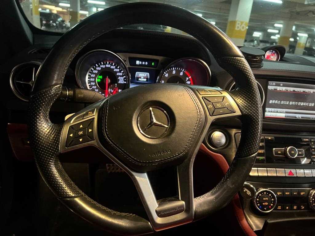 Mercedes Benz SL Class - Vista 10