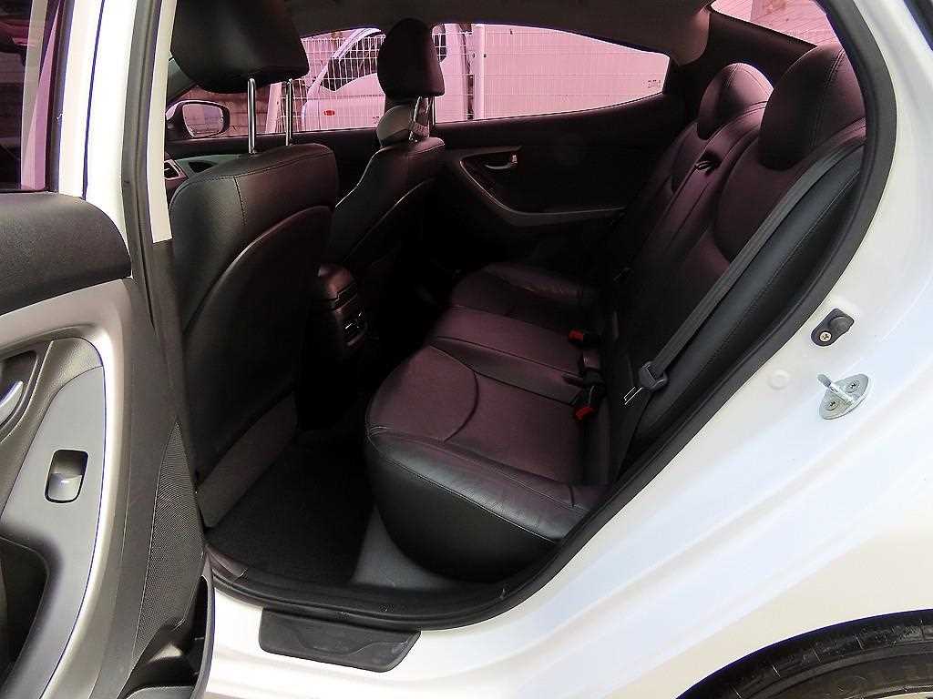 HYUNDAI Avante - Vista 6