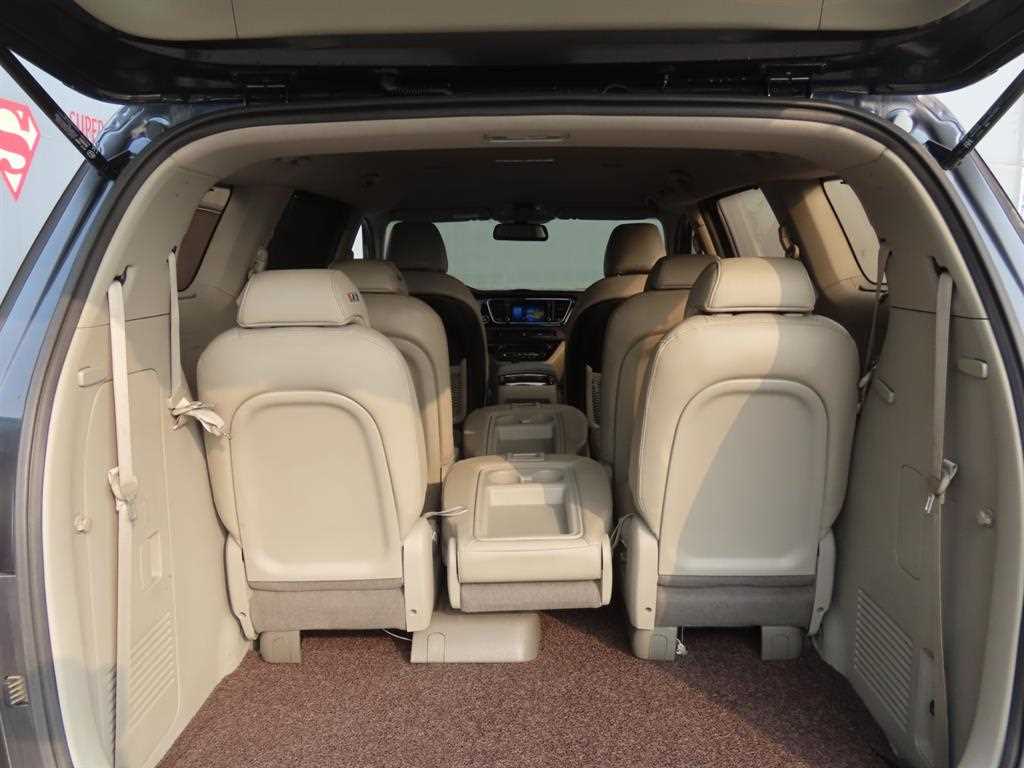 KIA Carnival - Vista 5