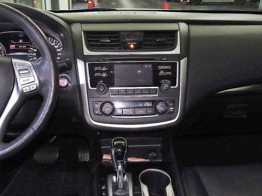 Nissan Altima - Vista 11