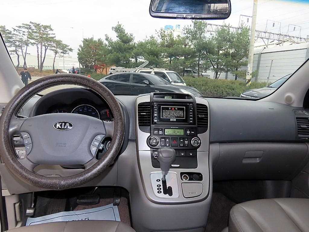 KIA Carnival - Vista 8
