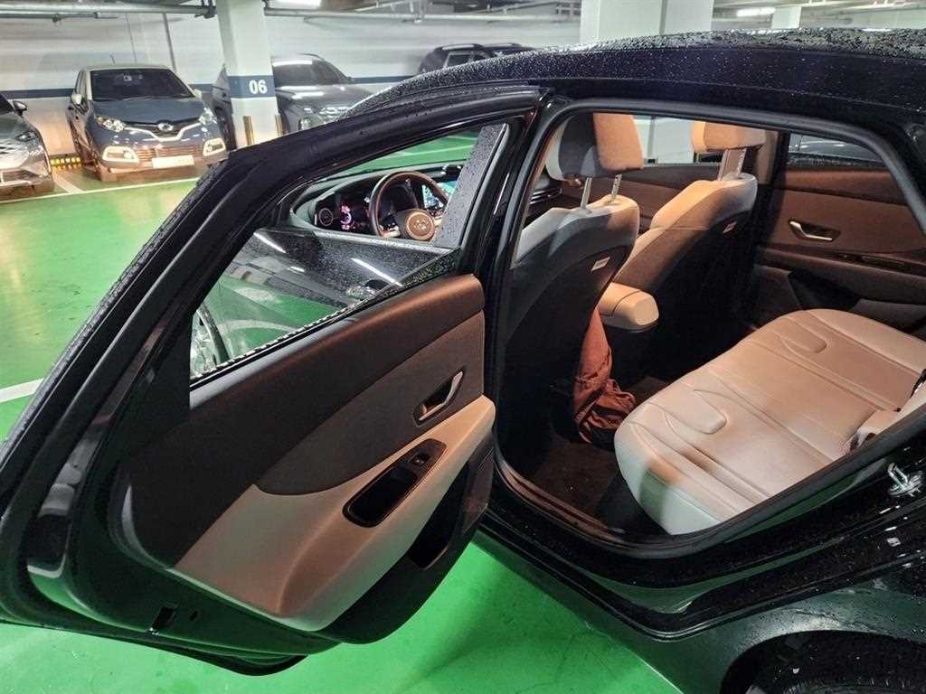 HYUNDAI Avante - Vista 9