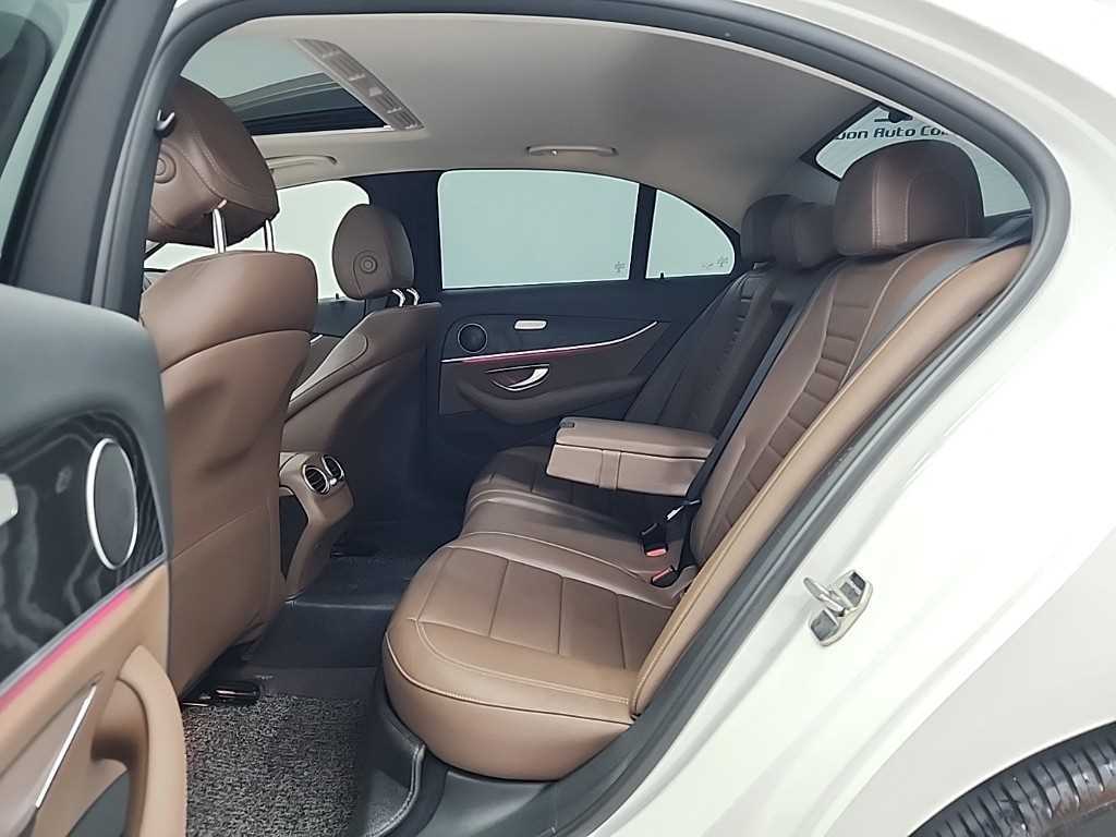 Mercedes Benz E class - Vista 12