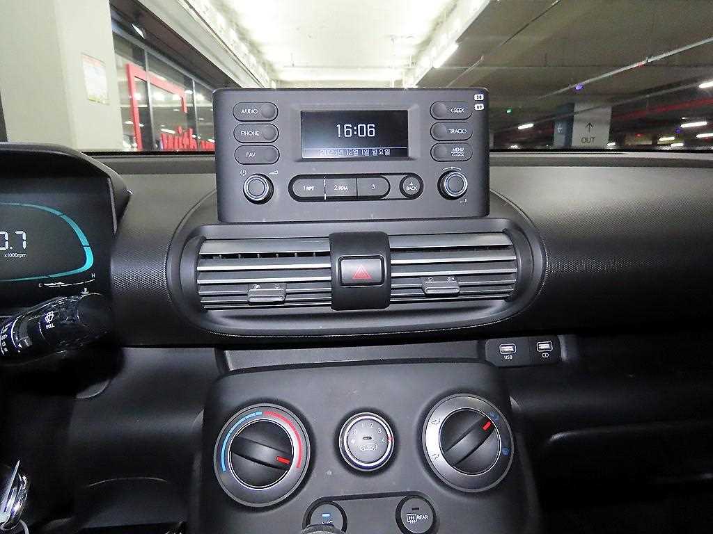 HYUNDAI Casper - Vista 11