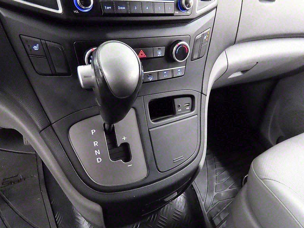 HYUNDAI Starex - Vista 10