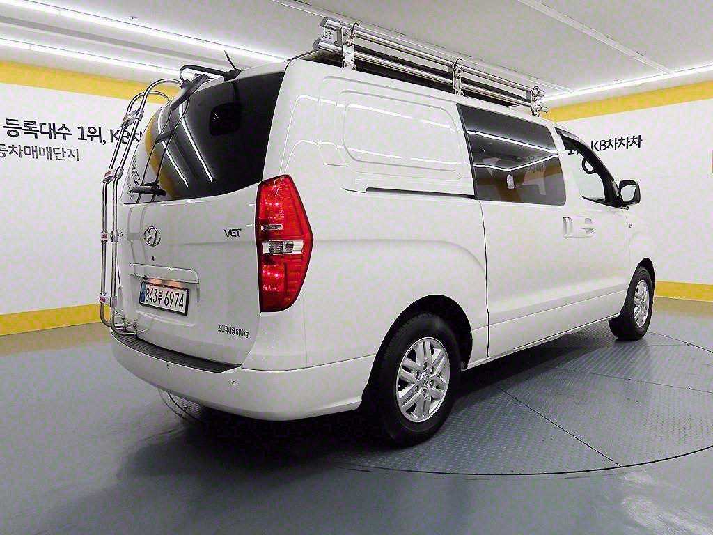 HYUNDAI Starex - Vista 4