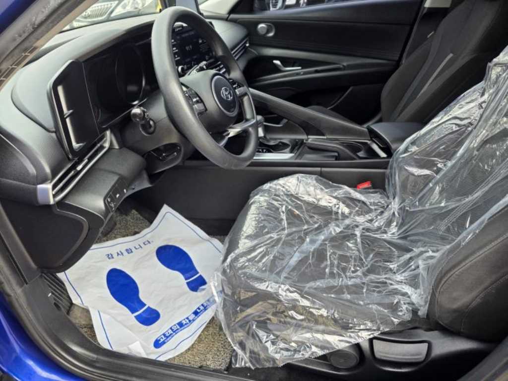 HYUNDAI Avante - Vista 10