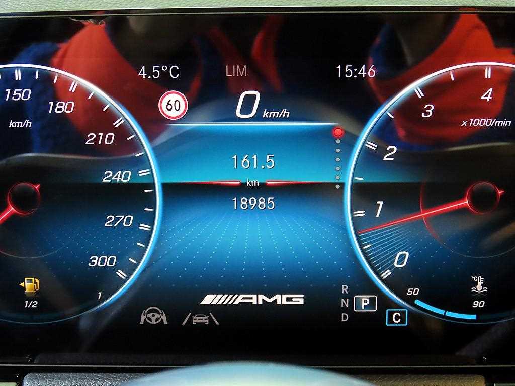 Mercedes Benz GLA Class - Vista 9