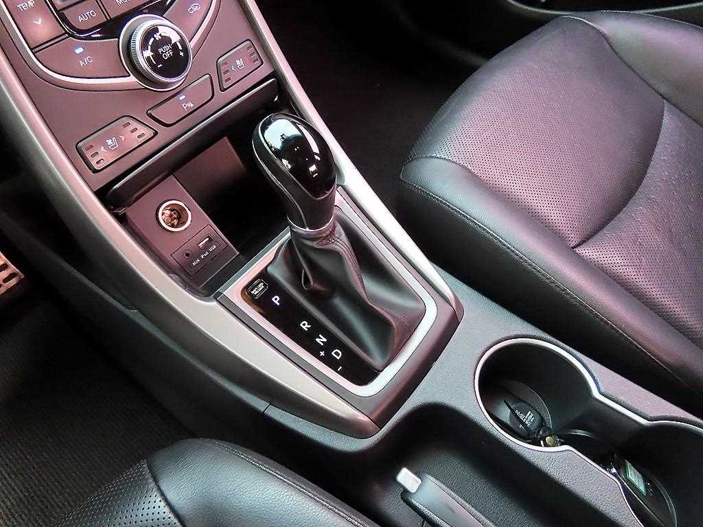 HYUNDAI Avante - Vista 11