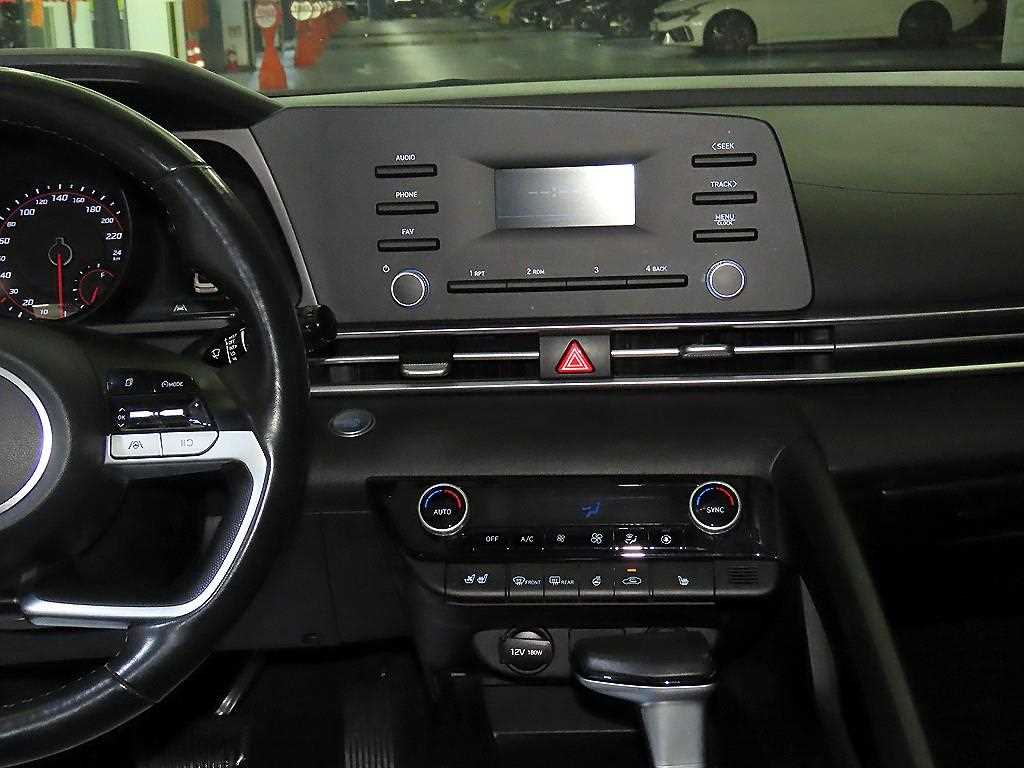 HYUNDAI Avante - Vista 11