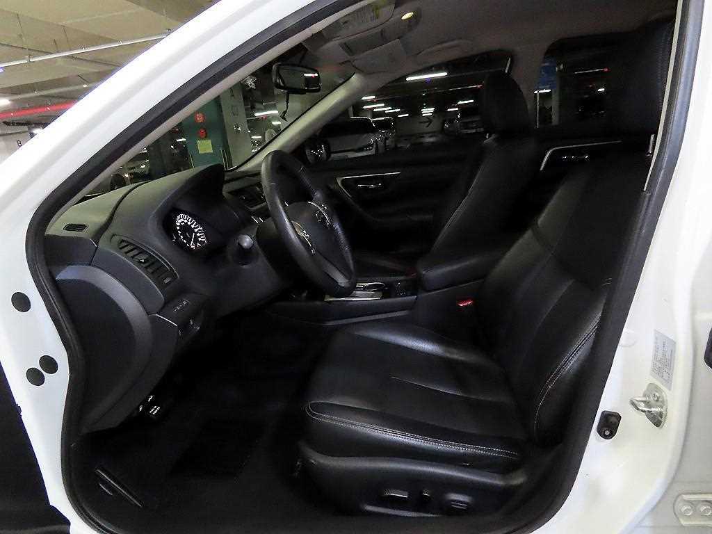 Nissan Altima - Vista 6