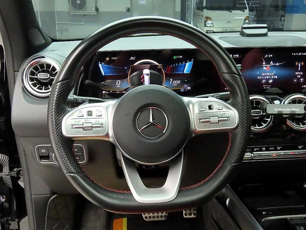 Mercedes Benz GLB Class - Vista 7