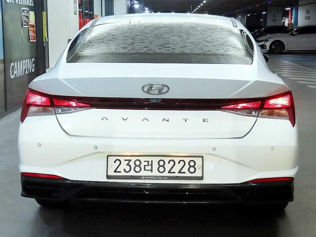 HYUNDAI Avante - Vista 5