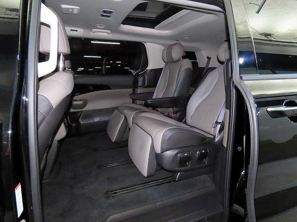 KIA Carnival - Vista 7