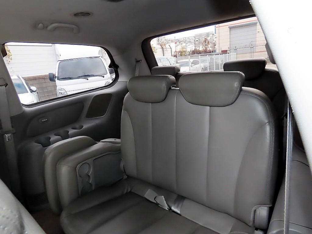 KIA Carnival - Vista 7