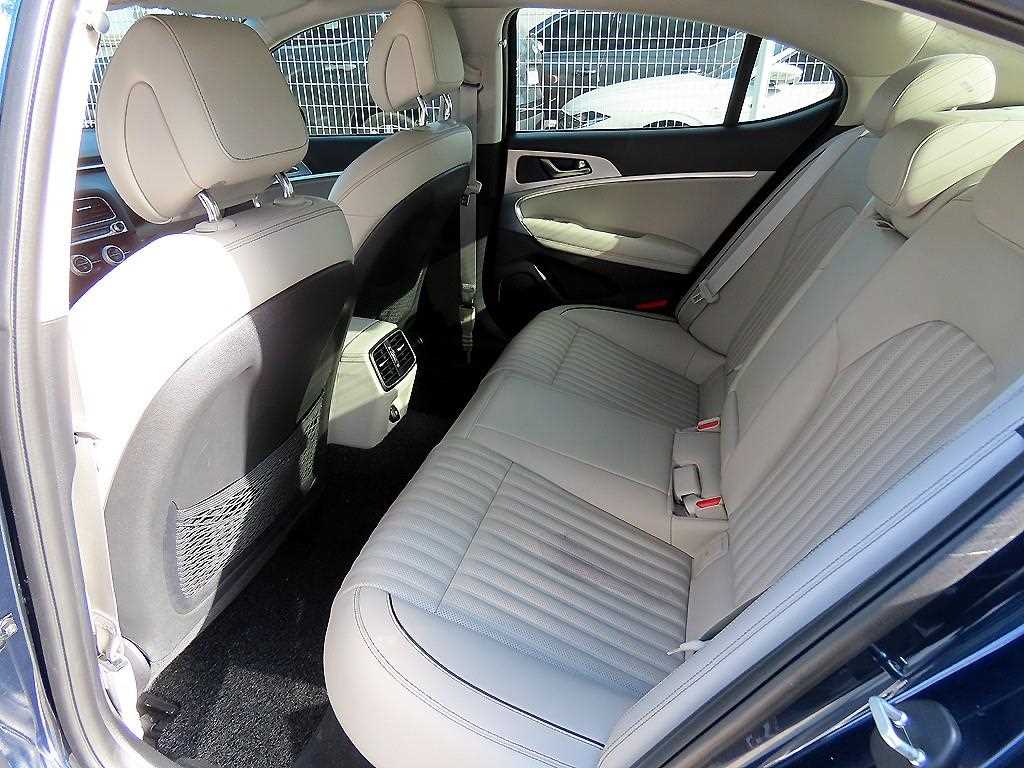 Genesis G70 - Vista 6