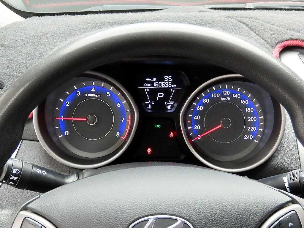 HYUNDAI Avante - Vista 6