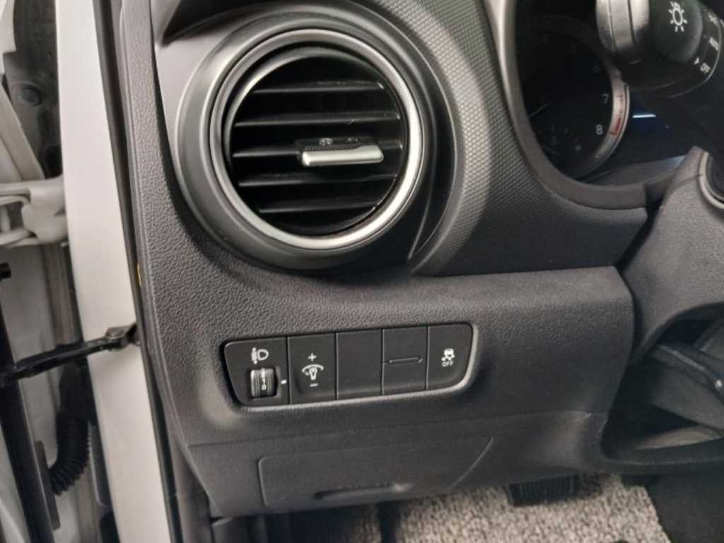 HYUNDAI Kona - Vista 12