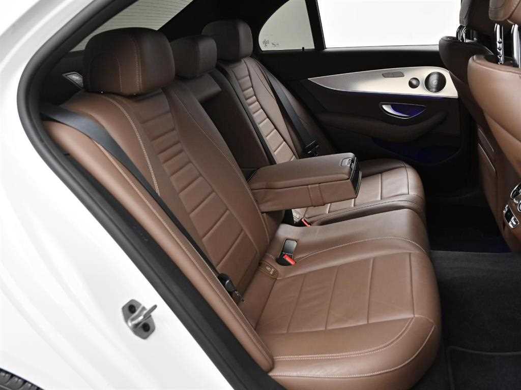 Mercedes Benz E class - Vista 12