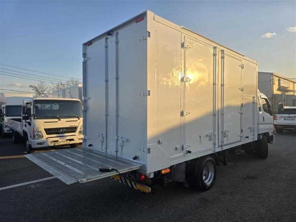 medium and large cargo truck - Vista 7