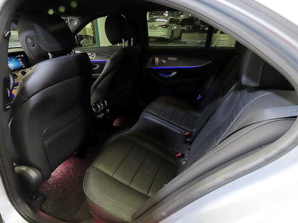 Mercedes Benz E class - Vista 7