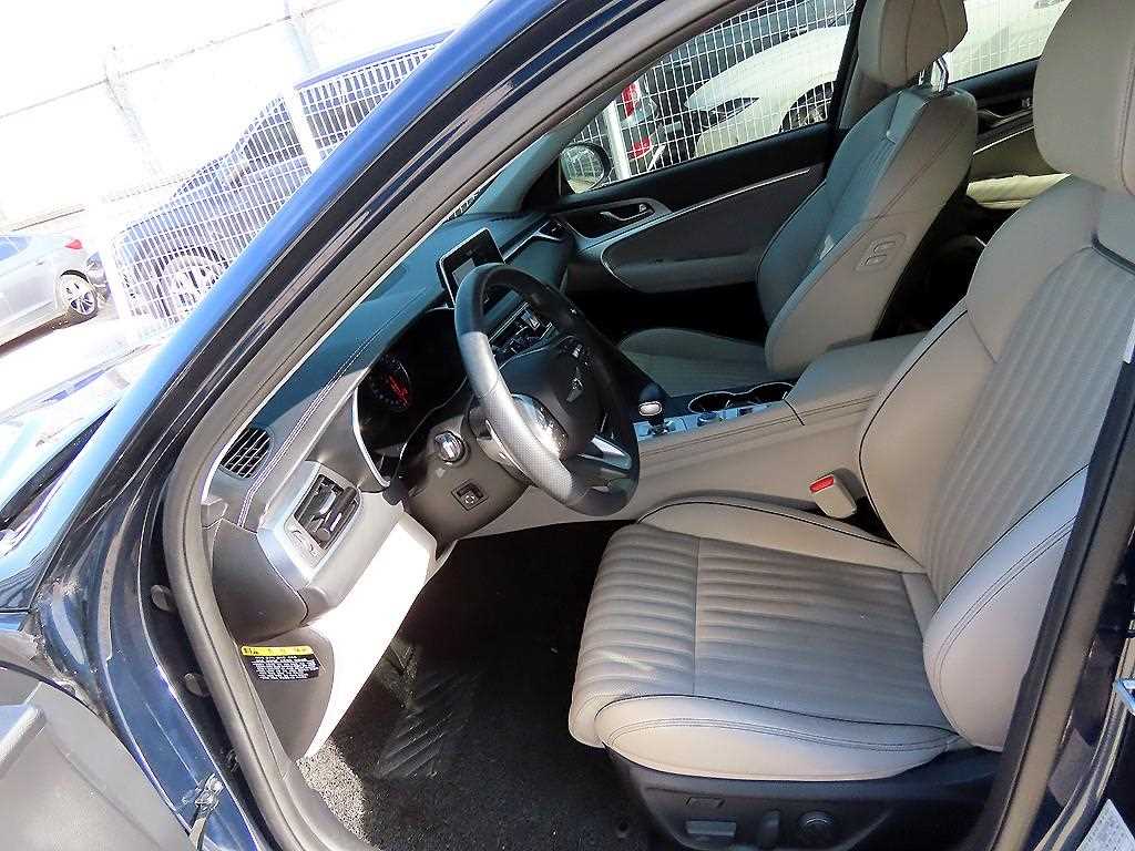 Genesis G70 - Vista 5