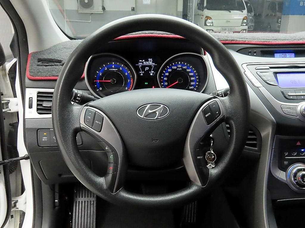 HYUNDAI Avante - Vista 7