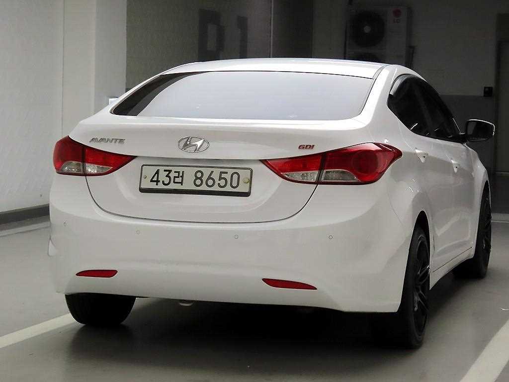 HYUNDAI Avante - Vista 4