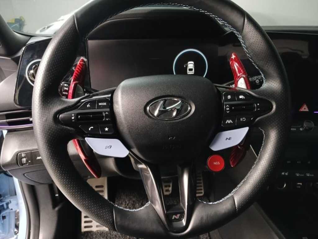 HYUNDAI Avante - Vista 10