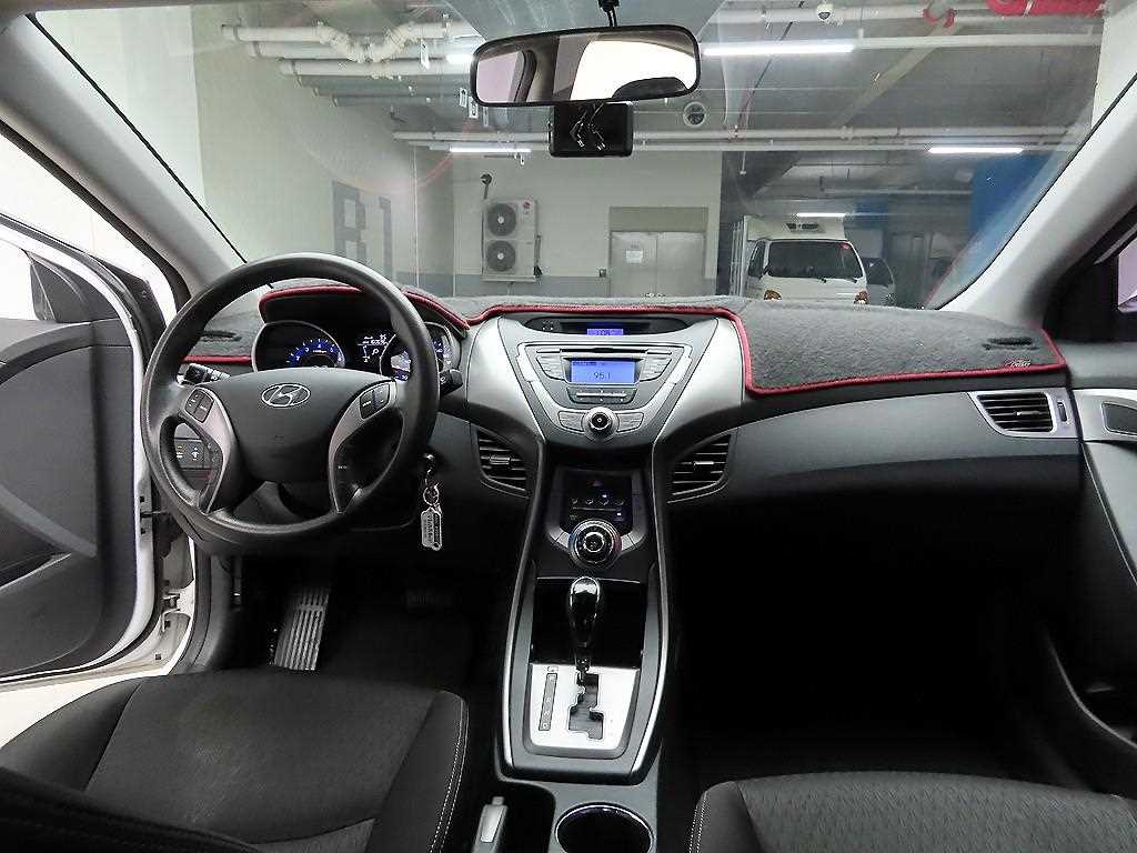 HYUNDAI Avante - Vista 8