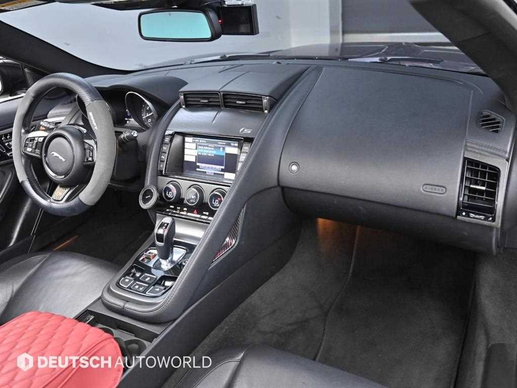 Jaguar F-TYPE - Vista 7