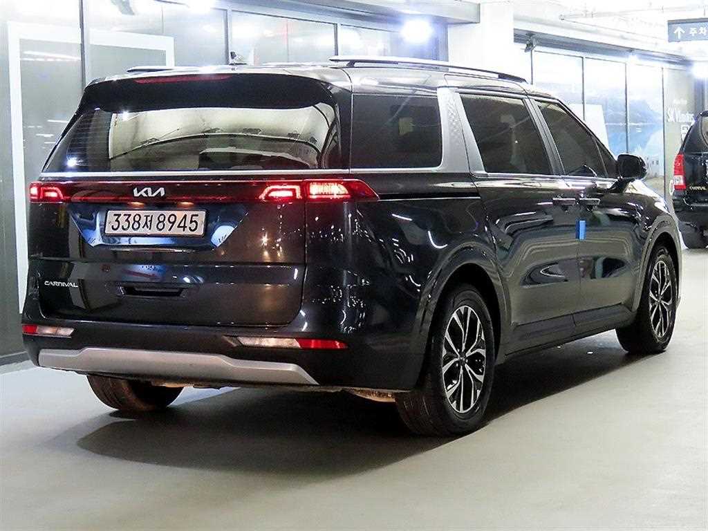 KIA Carnival - Vista 4