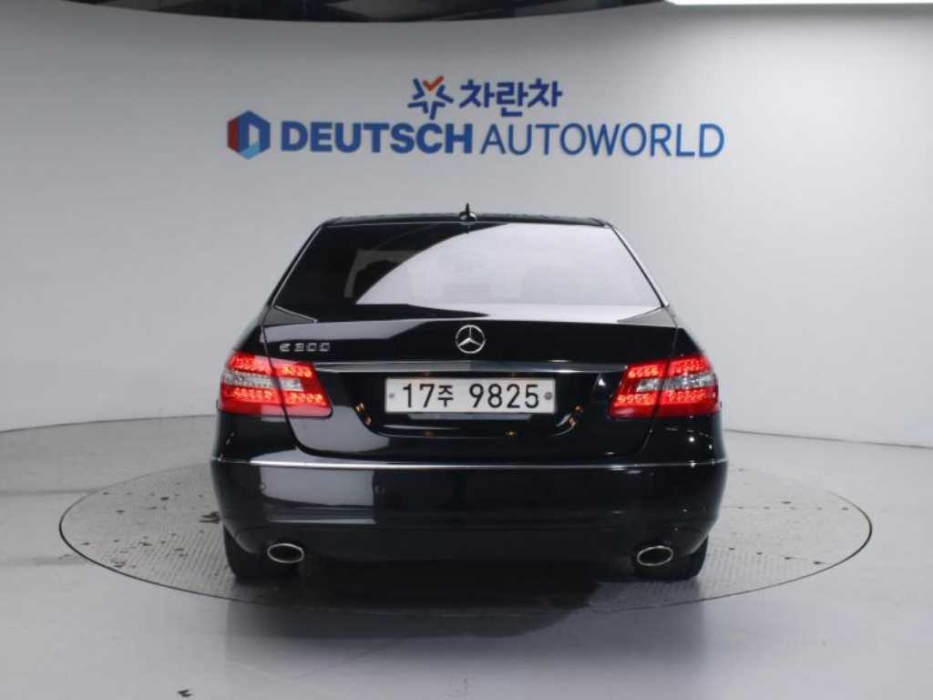 Mercedes Benz E class - Vista 4