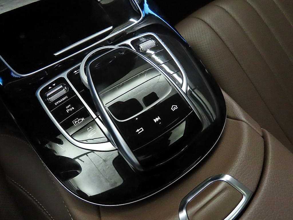 Mercedes Benz E class - Vista 12