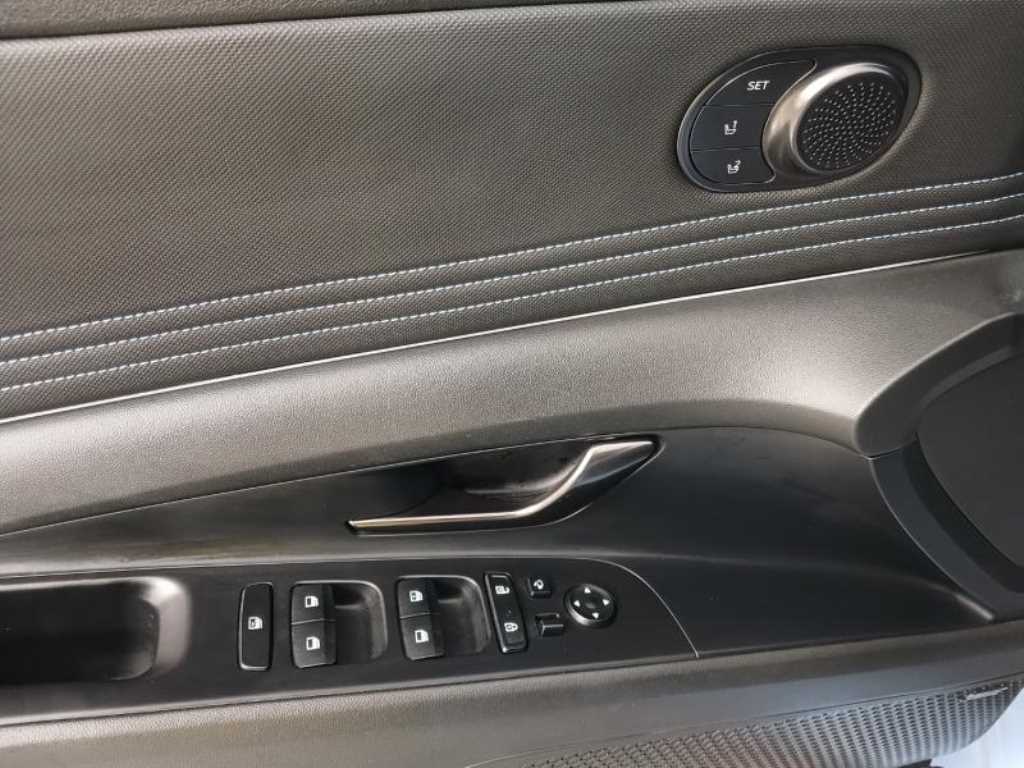 HYUNDAI Avante - Vista 9