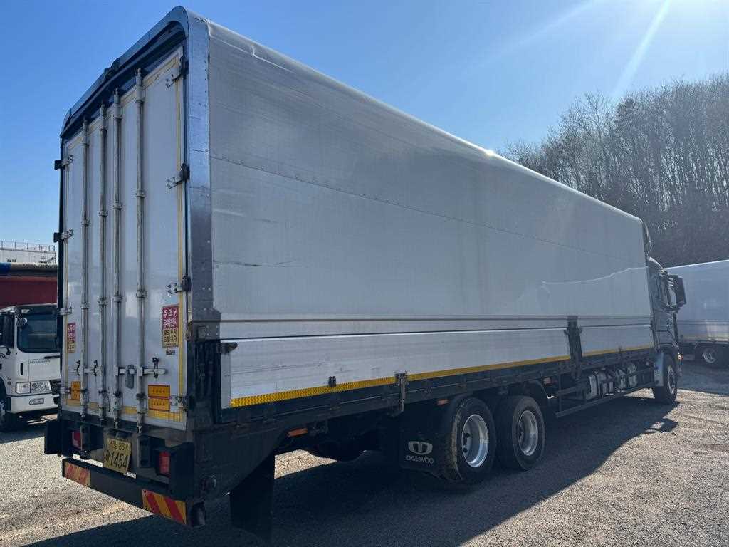 medium and large cargo truck - Vista 4