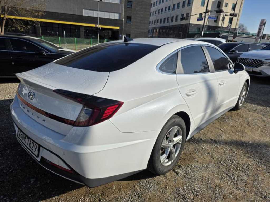 HYUNDAI Sonata - Vista 6