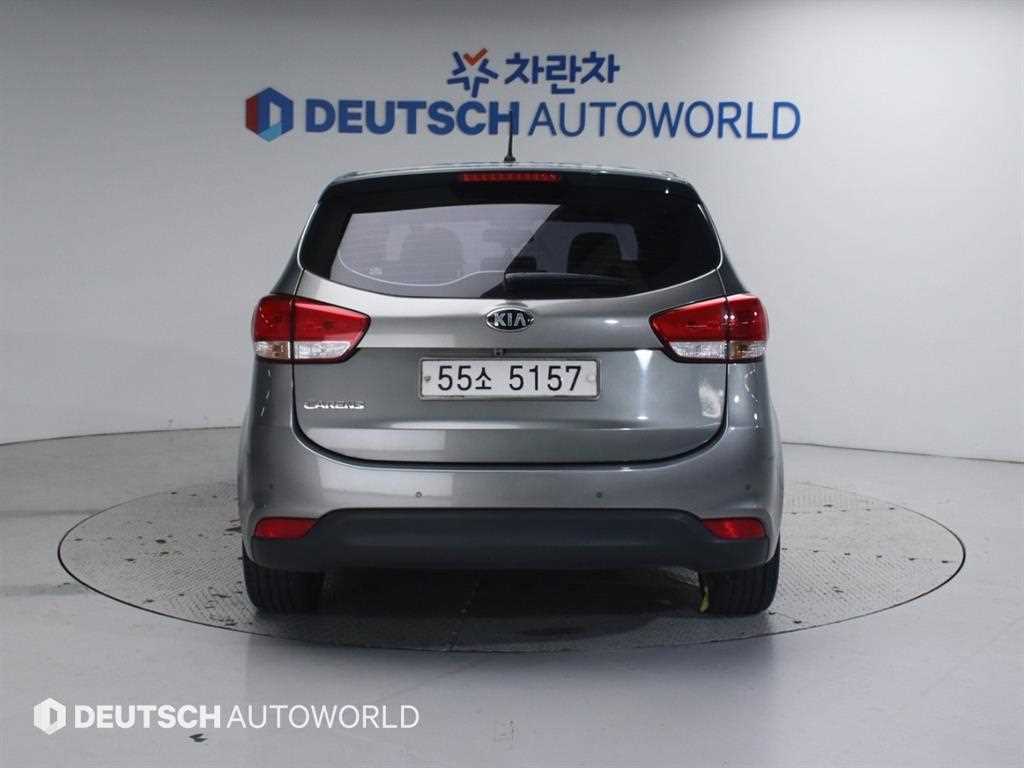 KIA Carens - Vista 11