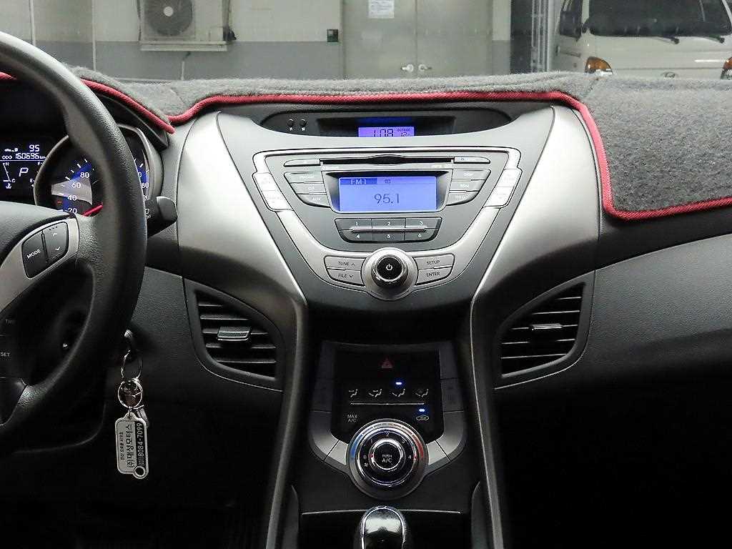 HYUNDAI Avante - Vista 9