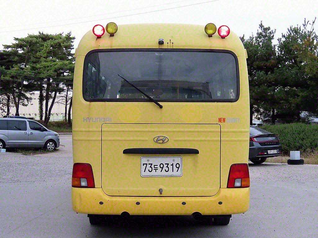 medium and large bus Hyundai bus - Vista 4